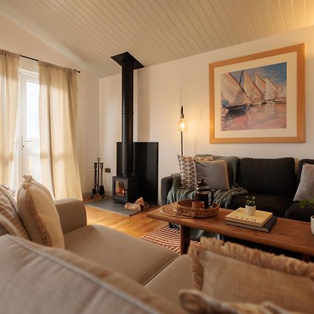 크리스트처치 The Retreat, Waterfront & Log Burner 빌라 외부 사진